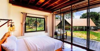 Phayamas Private Beach Resort - Ko Payam - Bedroom