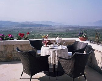 Leventis Art Suites - Panayítsa - Balcony