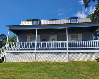 Cozy lake house with huge boat dock - Jackson - Building