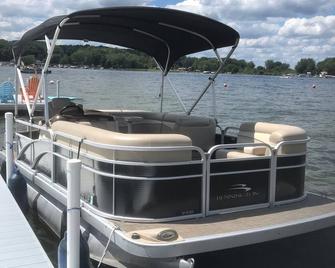 Fremont In Snowlake: Family Vacation Beautiful View Pontoon Available To Rent - Fremont