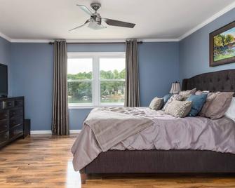 Lake Lanier Dream - Waterfront Escape - Cumming - Bedroom