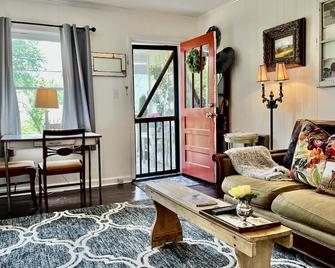 Downtown Franklin - Harlinsdale Park - Pet Friendly - Franklin - Living room