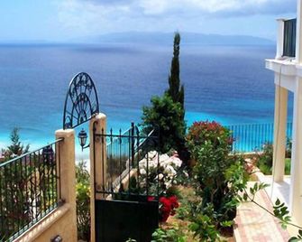 Garbis Villas & Apartments - Lourdata - Balkon