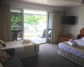 Whitehaven Beachfront Holiday Units - Airlie Beach - Bedroom