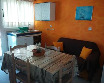 Poseidon Apartments - Skala - Essbereich