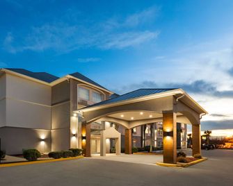 La Quinta Inn & Suites by Wyndham Houma - Houma - Bygning