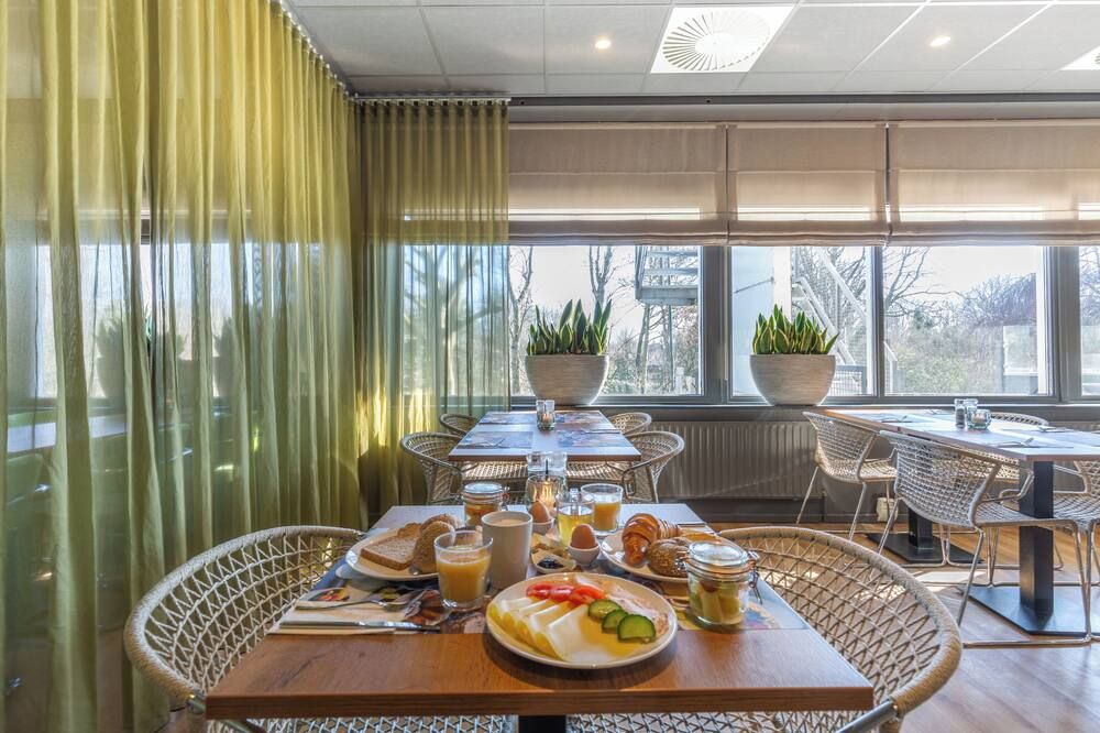 Amrâth Airport Hotel Rotterdam thumbnail 3