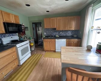 Sunny 2-bedroom apartment in Cambridge - Cambridge - Kitchen
