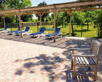 Cottage (sleeps 4) at Domaine de Chantageasse, a 17th century estate with pool - Asnières-la-Giraud
