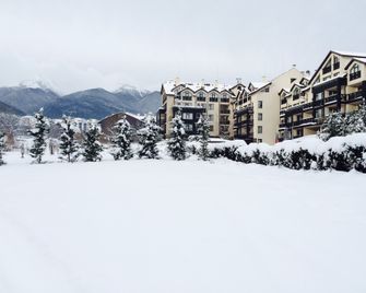 Premier Luxury Mountain Resort - בנסקו - בריכה