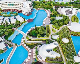 Cornelia Diamond Golf Resort & Spa - Belek - Svømmebasseng