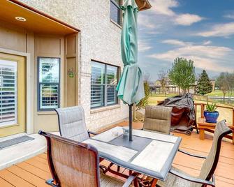 The Mystic - Livingston - Balcony