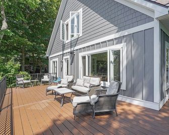 New & Improved Spectacular Beach Front Home On Lake Michigan - Montague - Patio