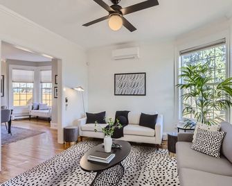 Cozy and Rustic Single home close to Downtown! - Denver - Sala de estar