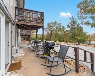 Studio Condo on Table Rock Lake w Access & Views-Free Tickets- - Kimberling City - Binnenhof