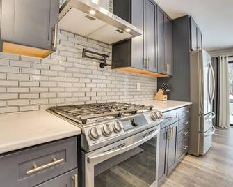 3 Mi to Dtwn Alpena: Family Home w/ Yard! - Alpena - Cucina