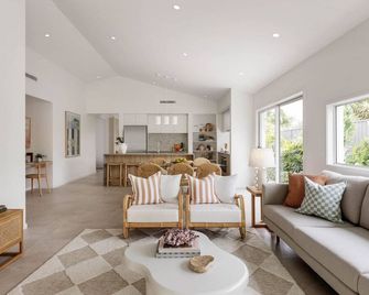 Spacious Home on Holland Ave - Philadelphia