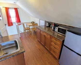 Gladstone: 3-Bedroom - Home + Loft - Sault Ste Marie - Kitchen