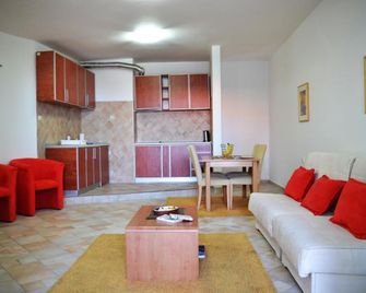 Apartments Secret Garden - Sveti Stefan - Pokój dzienny