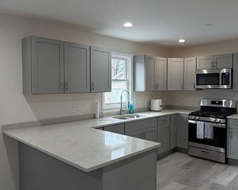 Newly Remodeled 3br Home Sleeps 6 Family Friendly - Elgin - Küche