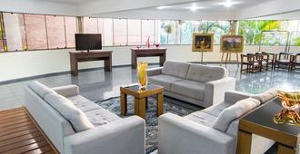 Vilage Inn Pocos De Caldas - Poços de Caldas - Living room