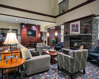 King Suite. Pool. Free Breakfast. Great for Business Travelers! - Rockford - Lounge