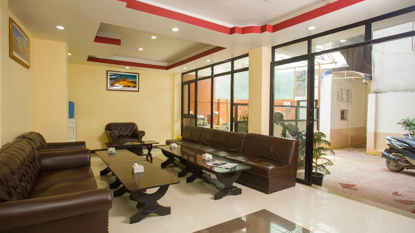 OYO 156 Hotel Sweet Town