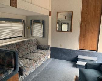 5th Wheel Rv - Loma - Living room