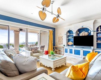 Ocean Dream Villa | Beachfront with Pool - Belleair Bluffs - Sala de estar