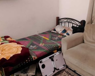 2-bedroom apartment with WiFi, AC in Abu Shagara Sharjah - Schardscha - Schlafzimmer