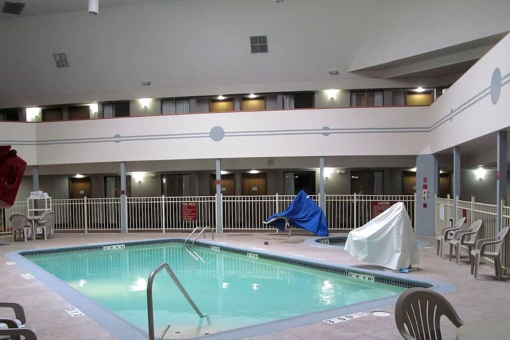 Wingate by Wyndham Brighton - Brighton - Piscina