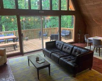 Callaway Calling - Pine Mountain - Living room
