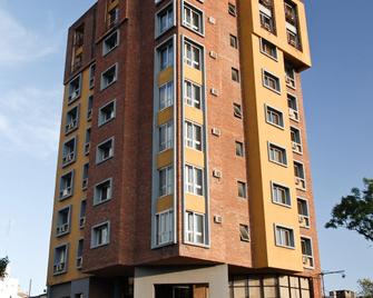 Hotel Tres Cruces - Montevideo - Building