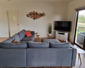 Sunset Rivershack at Murbko - Morgan - Living room
