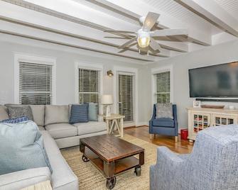 3BR/3.5 BA home with private crofter. Nature views and access to Shoals Club! - Bald Head Island - Sala de estar