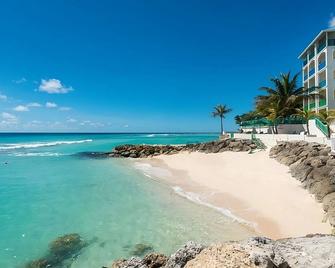 Your Home Away From Home! Enjoy Island Getaway! Beach Access, Pool, Kitchenette! - Oistins - Pláž