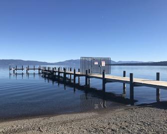 Tahoe Pines West Shore Cabin 5 Min Walk To Lake 3 Bed/3 Bath, Sleeps 8, Dogs/Ski - Homewood - Playa