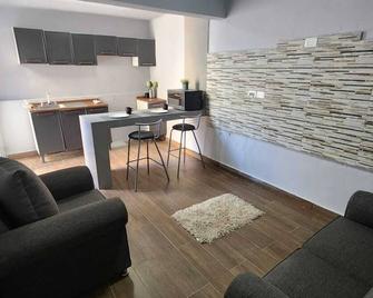Be happy - Monterrey - Living room