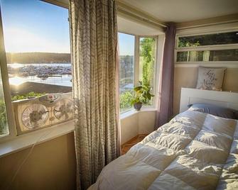 Poulsbo Marina and Olympic Hideaway View - Poulsbo - Bedroom