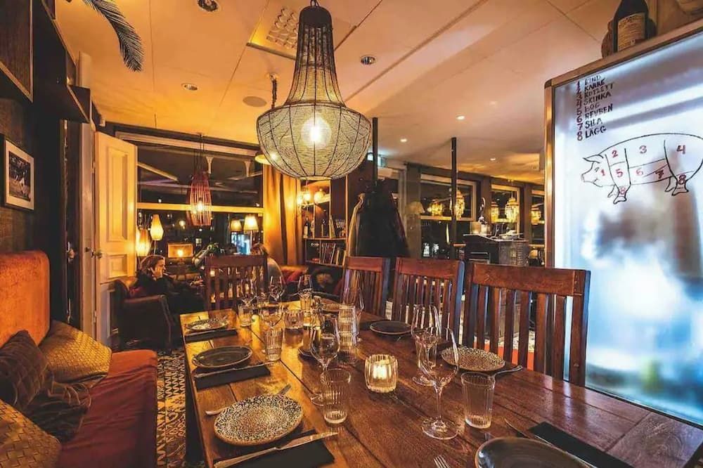 Spacious & Affordable City Stay, 8 sleeps with garden! - גטבורג - מסעדה