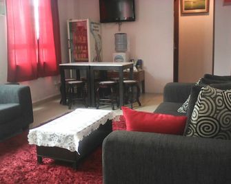 Station Hotel Klang - Klang - Living room