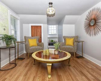 A 1 bedroom 1 futon1 bath upstairs of The HH & downstairs is separate to rent. - Bainbridge