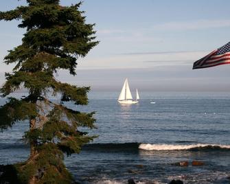 Oceanfront Home With Spectacular Views, Just Steps From The Ocean! - Gouldsboro