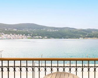 Aeolis - Samos - Balcón
