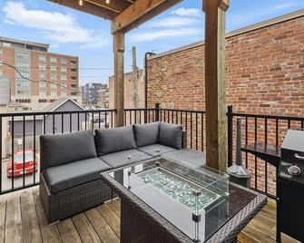 downtown Indy with Fire Pit and Free Parking - Indianapolis - Balkon