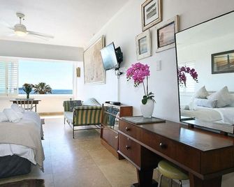 Dolphin Bay II - Cape Town