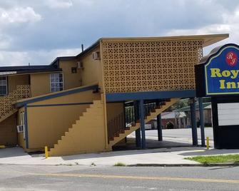 Royal Inn - Live Oak - Building