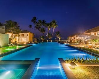 Wattura Resort and Spa - Wayikkal - Piscina