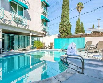 Quality Inn Burbank Airport - Burbank - Pool