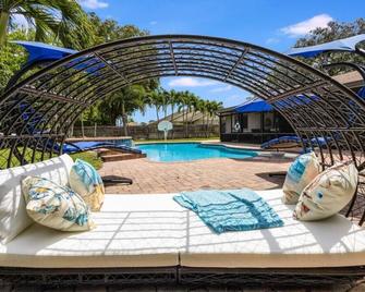 New Regal Manor Paradise Dreamy Heated Pool Spa - Wellington - Kolam